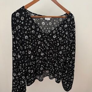 Abound Black Floral Top with Vneck and buttons, size Large